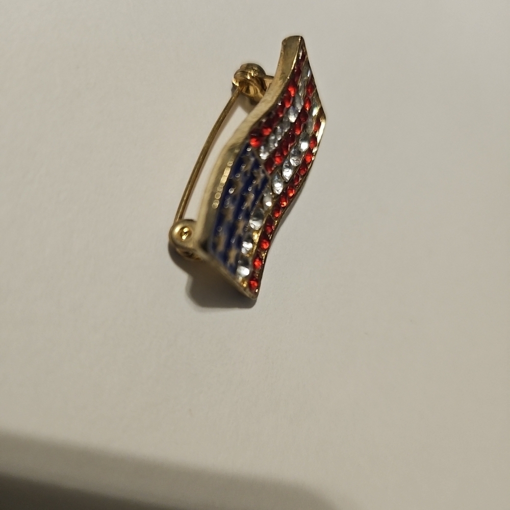 Vintage Rhinestone USA American Flag July 4 Patriotic GoldTone Brooch Pin - Picture 10 of 14